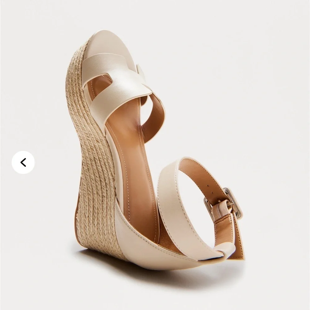 NWT FASHION NOVA HUNTLEY FLATFORM SANDAL